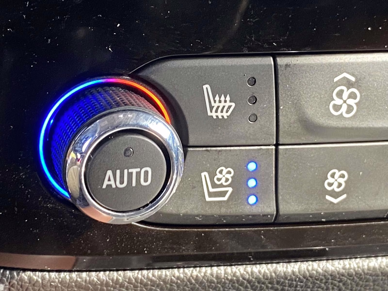 2021 White Frost Tricoat Buick Enclave Avenir AWD SUV