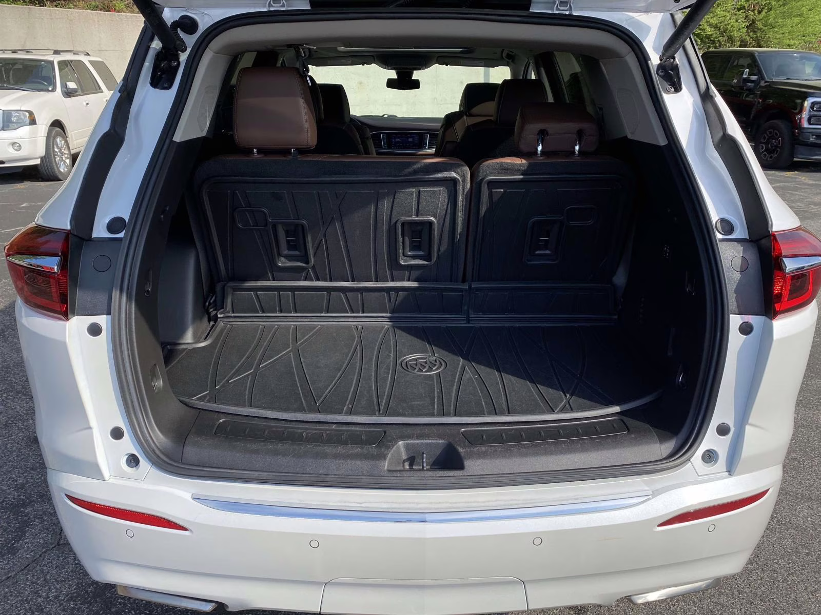 2021 White Frost Tricoat Buick Enclave Avenir AWD SUV