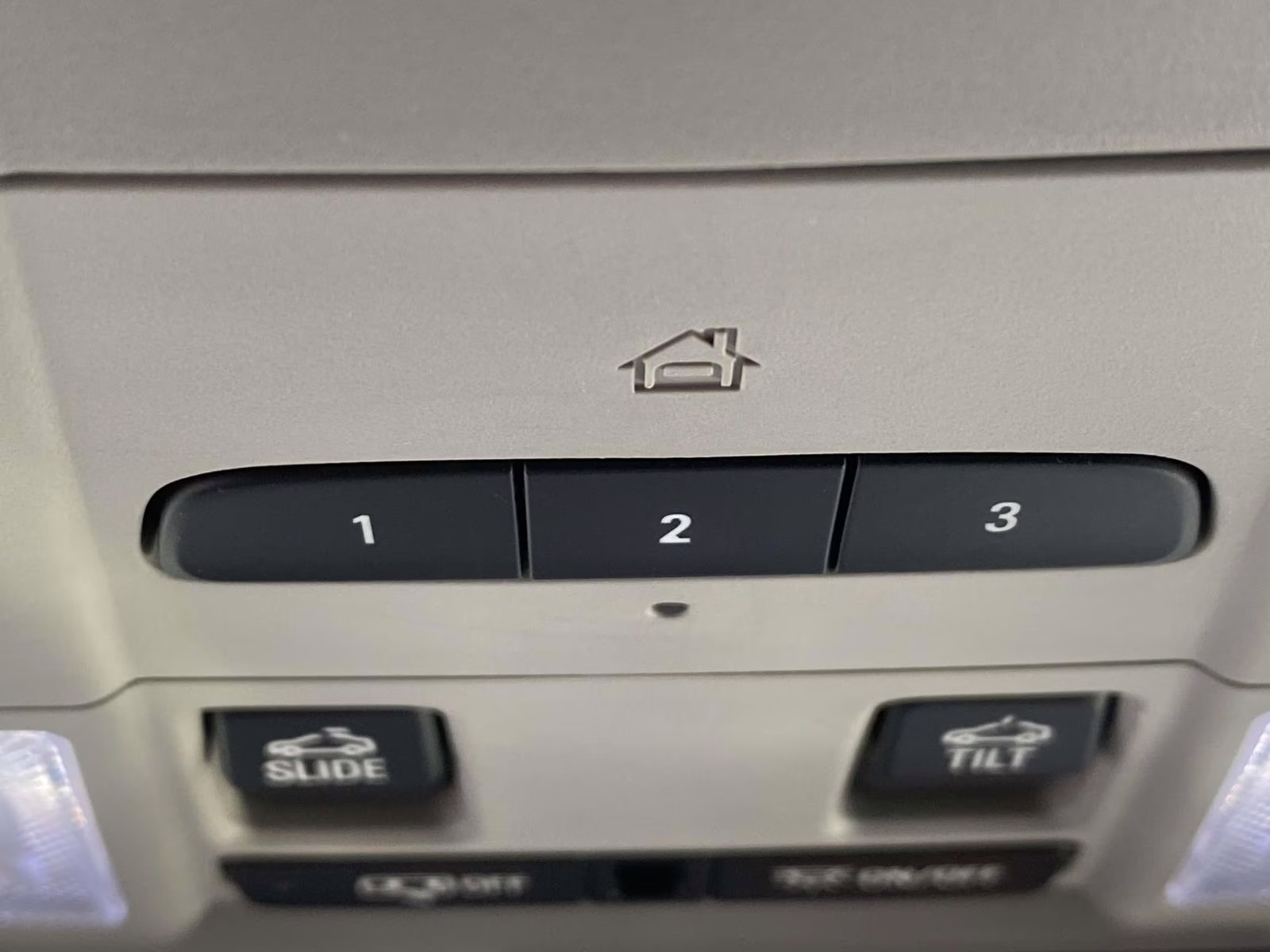 2021 White Frost Tricoat Buick Enclave Avenir AWD SUV