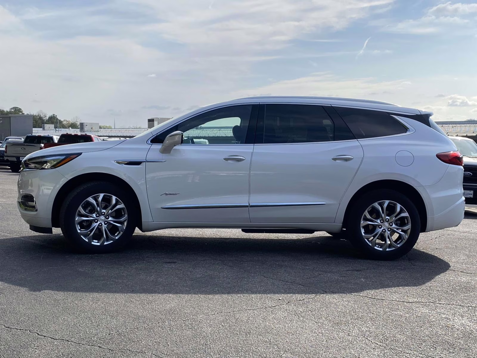 2021 White Frost Tricoat Buick Enclave Avenir AWD SUV