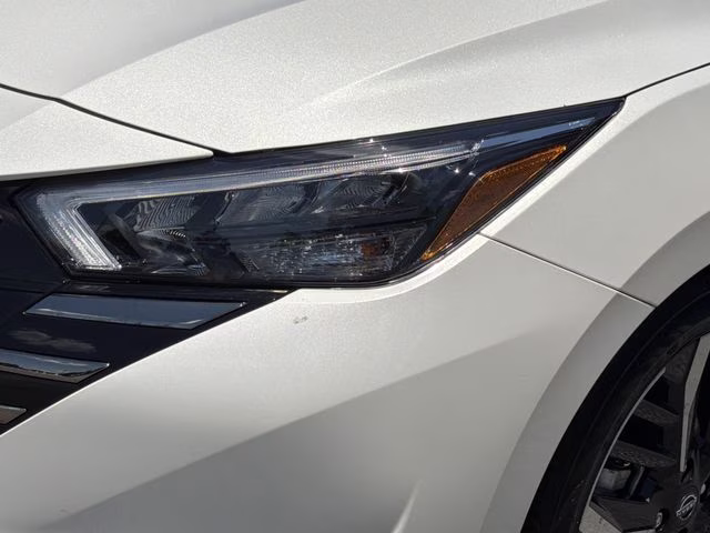 2025 Aspen White Tricoat Nissan Versa 1.6 SR FWD Sedan