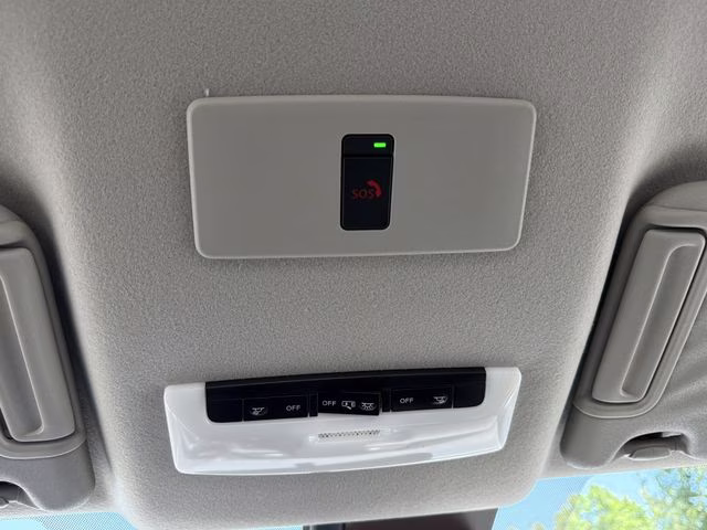 2025 Aspen White Tricoat Nissan Versa 1.6 SR FWD Sedan