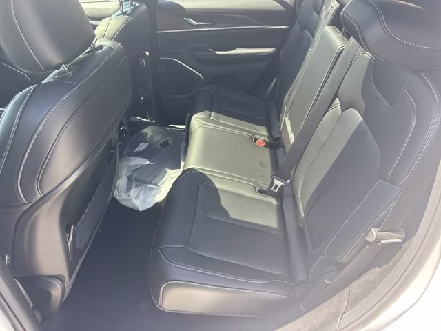 2026 Bright White Clearcoat Jeep Grand Cherokee Limited 4X4 SUV