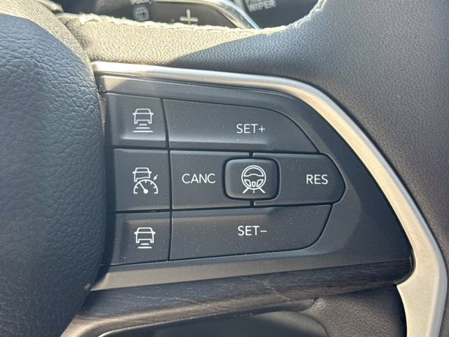 2026 Bright White Clearcoat Jeep Grand Cherokee Limited 4X4 SUV