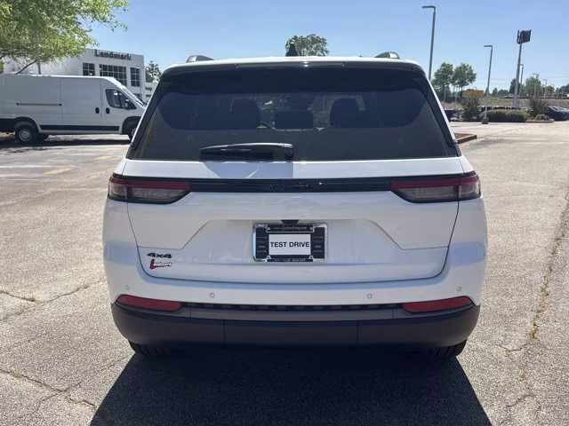 2026 Bright White Clearcoat Jeep Grand Cherokee Limited 4X4 SUV