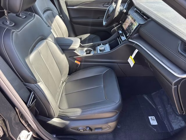 2026 Diamond Black Crystal Pearlcoat Jeep Grand Cherokee Limited 4X4 SUV