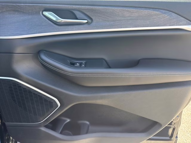 2026 Diamond Black Crystal Pearlcoat Jeep Grand Cherokee Limited 4X4 SUV