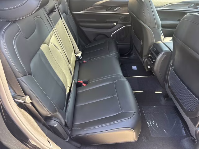 2026 Diamond Black Crystal Pearlcoat Jeep Grand Cherokee Limited 4X4 SUV