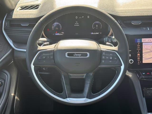 2026 Diamond Black Crystal Pearlcoat Jeep Grand Cherokee Limited 4X4 SUV