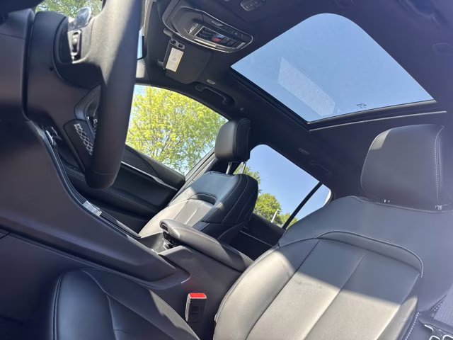 2026 Diamond Black Crystal Pearlcoat Jeep Grand Cherokee Limited 4X4 SUV