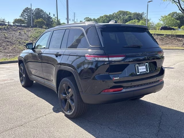 2026 Diamond Black Crystal Pearlcoat Jeep Grand Cherokee Limited 4X4 SUV