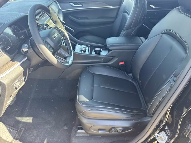 2026 Diamond Black Crystal Pearlcoat Jeep Grand Cherokee Limited 4X4 SUV