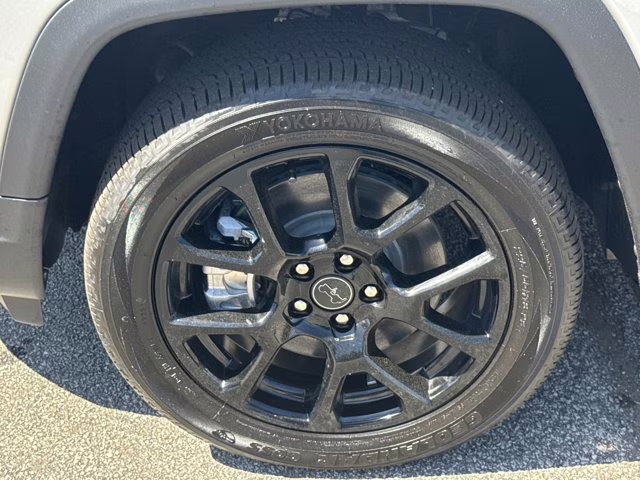 2026 Silver Zynith Metallic Clearcoat Jeep Compass Latitude Altitude 4X4 SUV