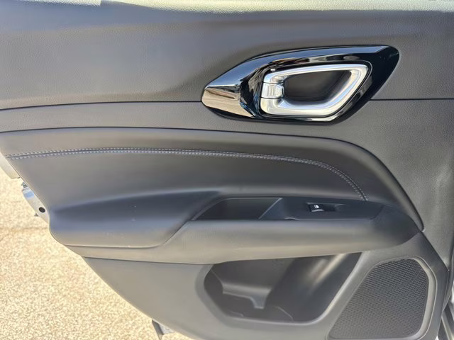 2026 Silver Zynith Metallic Clearcoat Jeep Compass Latitude Altitude 4X4 SUV