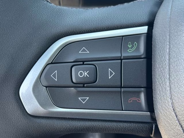 2026 Silver Zynith Metallic Clearcoat Jeep Compass Latitude Altitude 4X4 SUV