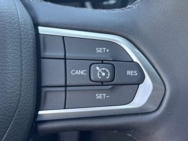 2026 Silver Zynith Metallic Clearcoat Jeep Compass Latitude Altitude 4X4 SUV