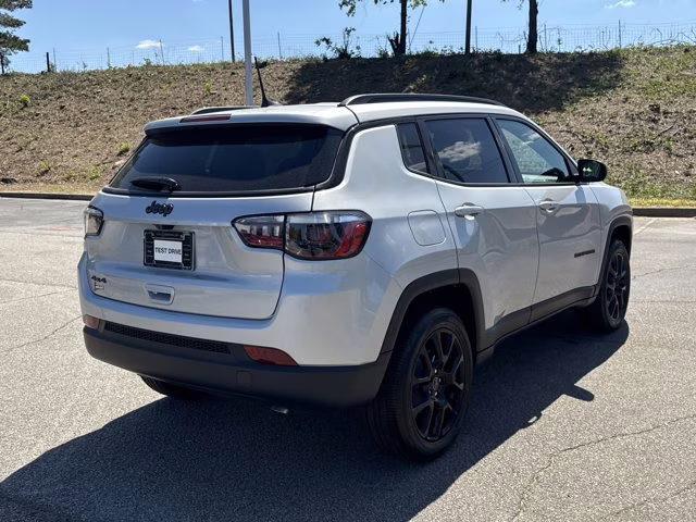 2026 Silver Zynith Metallic Clearcoat Jeep Compass Latitude Altitude 4X4 SUV