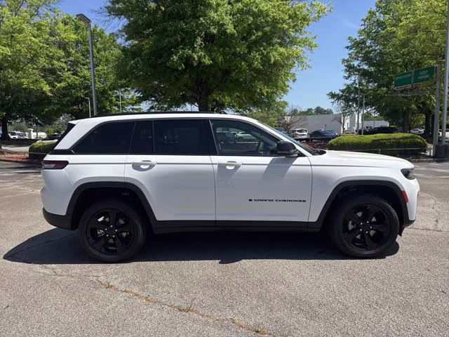 2026 Bright White Clearcoat Jeep Grand Cherokee Limited 4X4 SUV