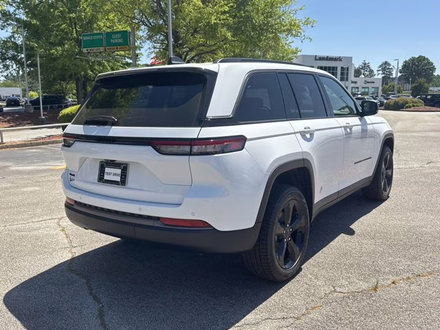 2026 Bright White Clearcoat Jeep Grand Cherokee Limited 4X4 SUV