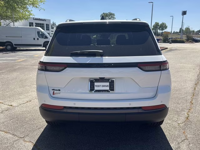 2026 Bright White Clearcoat Jeep Grand Cherokee Limited 4X4 SUV