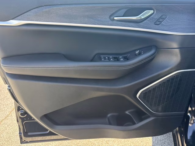 2026 Diamond Black Crystal Pearlcoat Jeep Grand Cherokee Limited 4X4 SUV