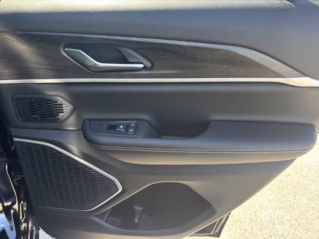 2026 Diamond Black Crystal Pearlcoat Jeep Grand Cherokee Limited 4X4 SUV