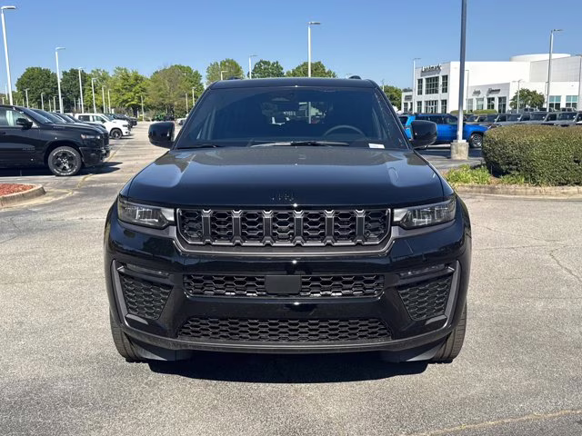 2026 Diamond Black Crystal Pearlcoat Jeep Grand Cherokee Limited 4X4 SUV