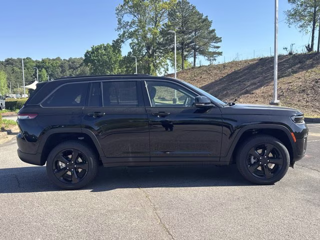 2026 Diamond Black Crystal Pearlcoat Jeep Grand Cherokee Limited 4X4 SUV
