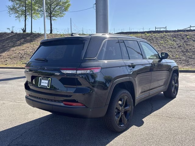 2026 Diamond Black Crystal Pearlcoat Jeep Grand Cherokee Limited 4X4 SUV