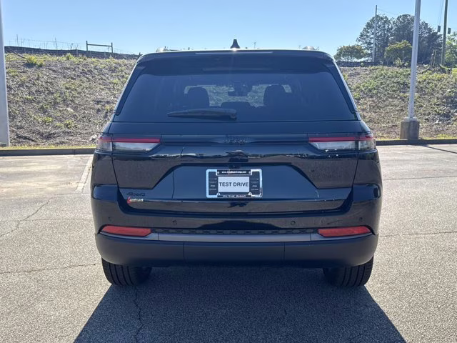 2026 Diamond Black Crystal Pearlcoat Jeep Grand Cherokee Limited 4X4 SUV