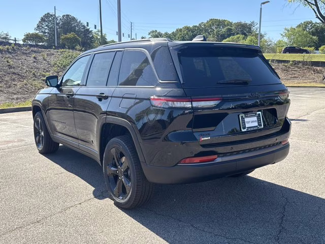 2026 Diamond Black Crystal Pearlcoat Jeep Grand Cherokee Limited 4X4 SUV