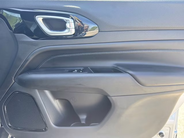 2026 Silver Zynith Metallic Clearcoat Jeep Compass Latitude Altitude 4X4 SUV