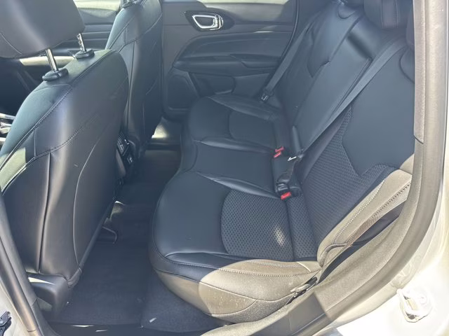 2026 Silver Zynith Metallic Clearcoat Jeep Compass Latitude Altitude 4X4 SUV