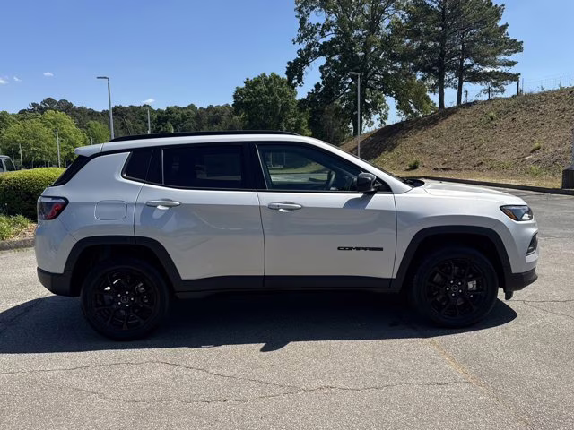 2026 Silver Zynith Metallic Clearcoat Jeep Compass Latitude Altitude 4X4 SUV