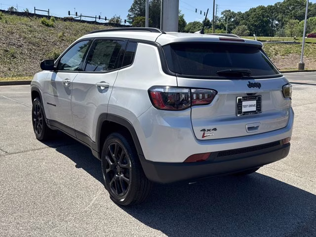 2026 Silver Zynith Metallic Clearcoat Jeep Compass Latitude Altitude 4X4 SUV