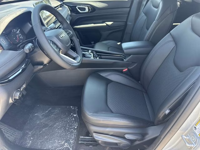 2026 Silver Zynith Metallic Clearcoat Jeep Compass Latitude Altitude 4X4 SUV