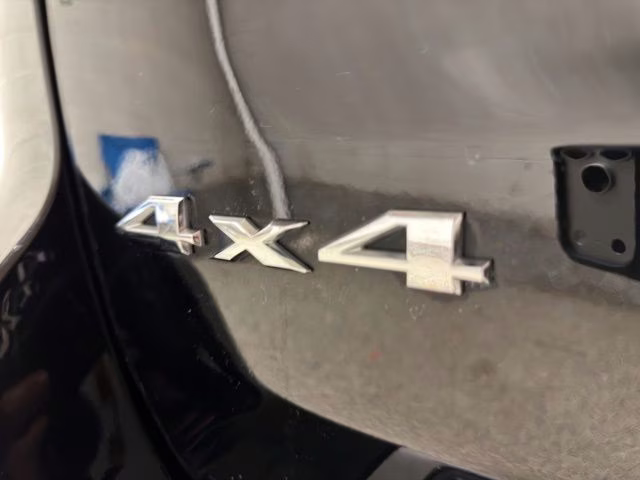 2022 Diamond Black Crystal Pearlcoat Jeep Grand Cherokee WK Limited 4X4 SUV