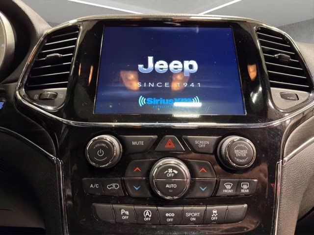 2022 Diamond Black Crystal Pearlcoat Jeep Grand Cherokee WK Limited 4X4 SUV