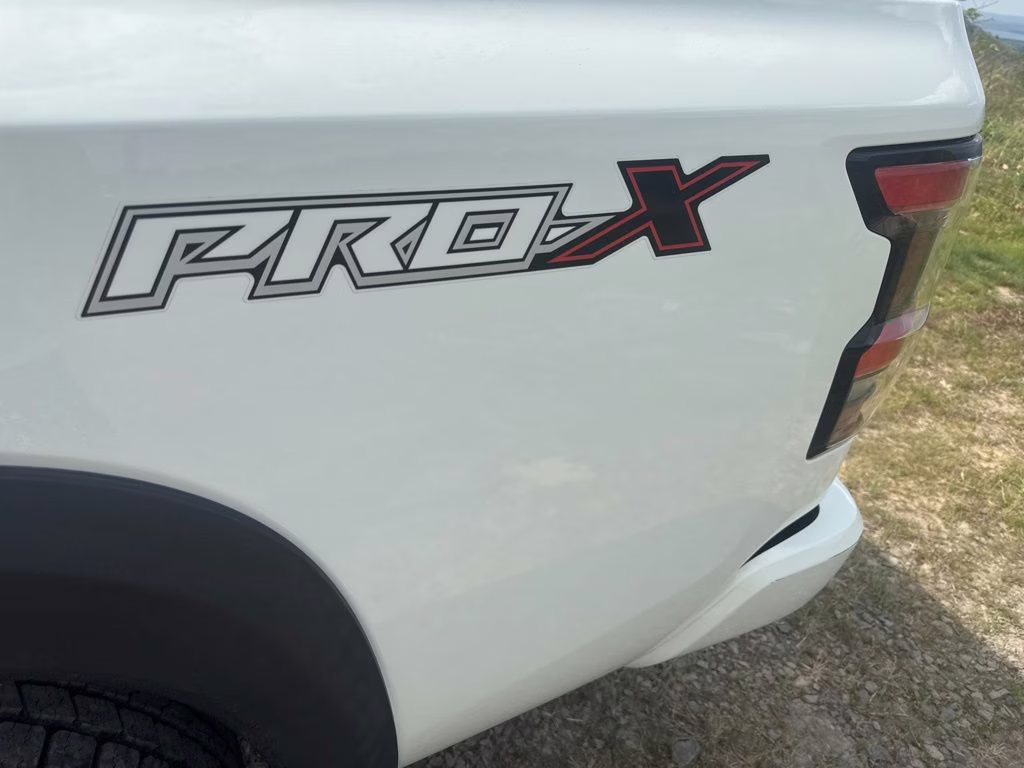2022 Glacier White Nissan Frontier PRO-X RWD Truck