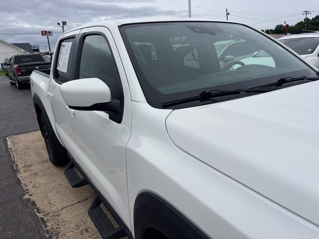 2022 Glacier White Nissan Frontier PRO-X RWD Truck