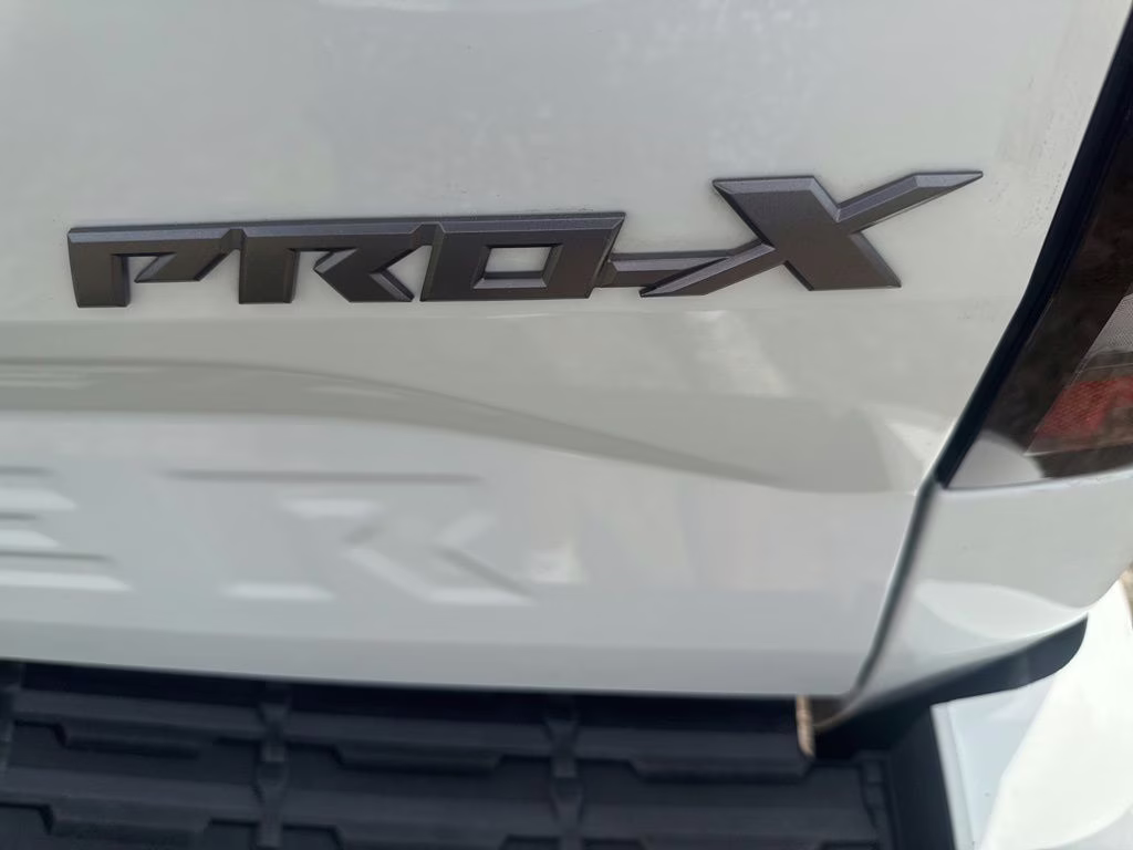 2022 Glacier White Nissan Frontier PRO-X RWD Truck