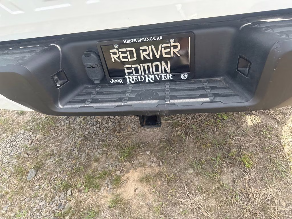 2022 Glacier White Nissan Frontier PRO-X RWD Truck