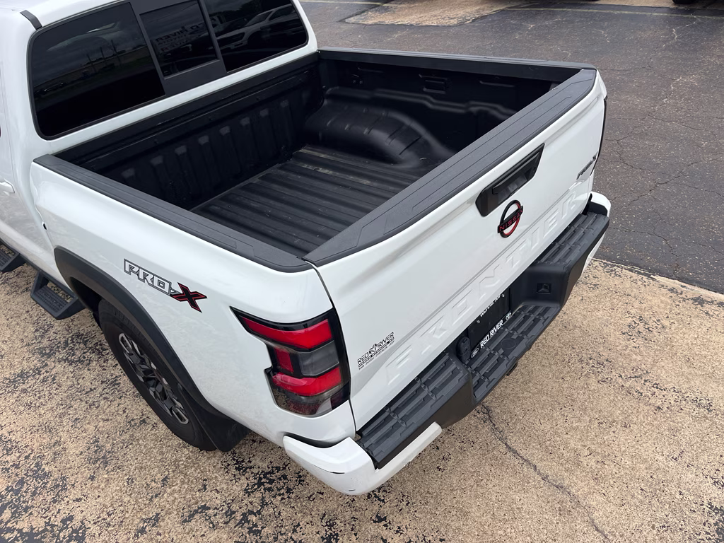 2022 Glacier White Nissan Frontier PRO-X RWD Truck