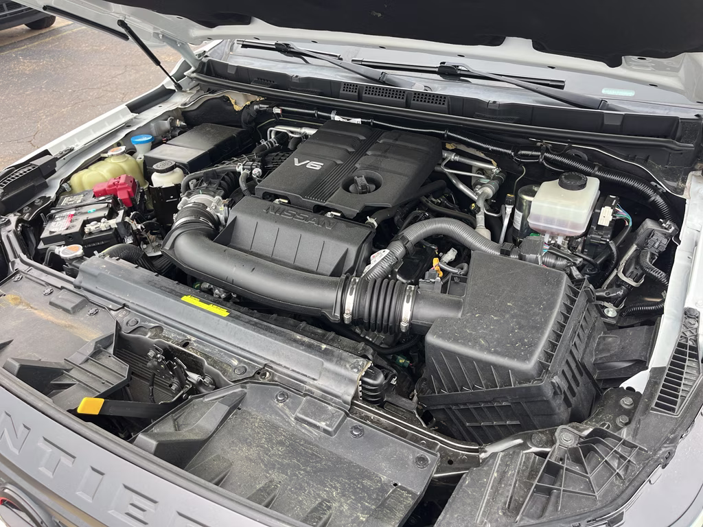 2022 Glacier White Nissan Frontier PRO-X RWD Truck