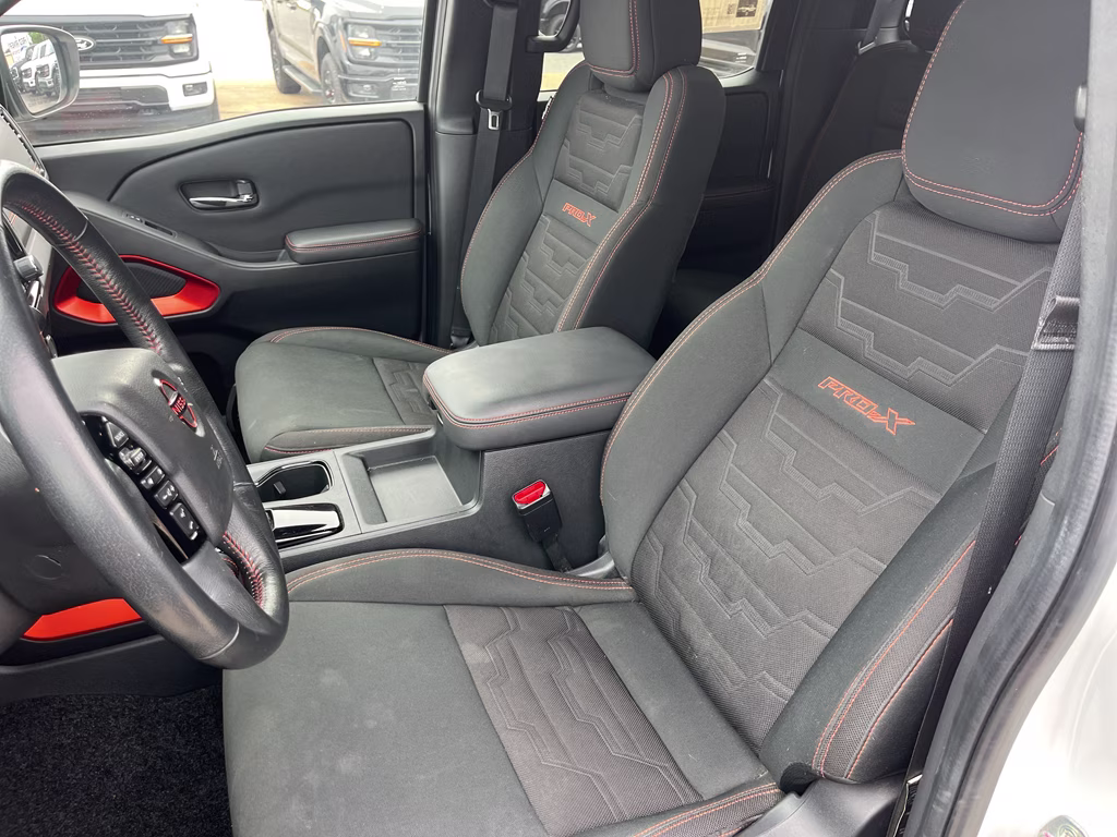 2022 Glacier White Nissan Frontier PRO-X RWD Truck