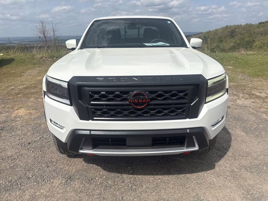 2022 Glacier White Nissan Frontier PRO-X RWD Truck