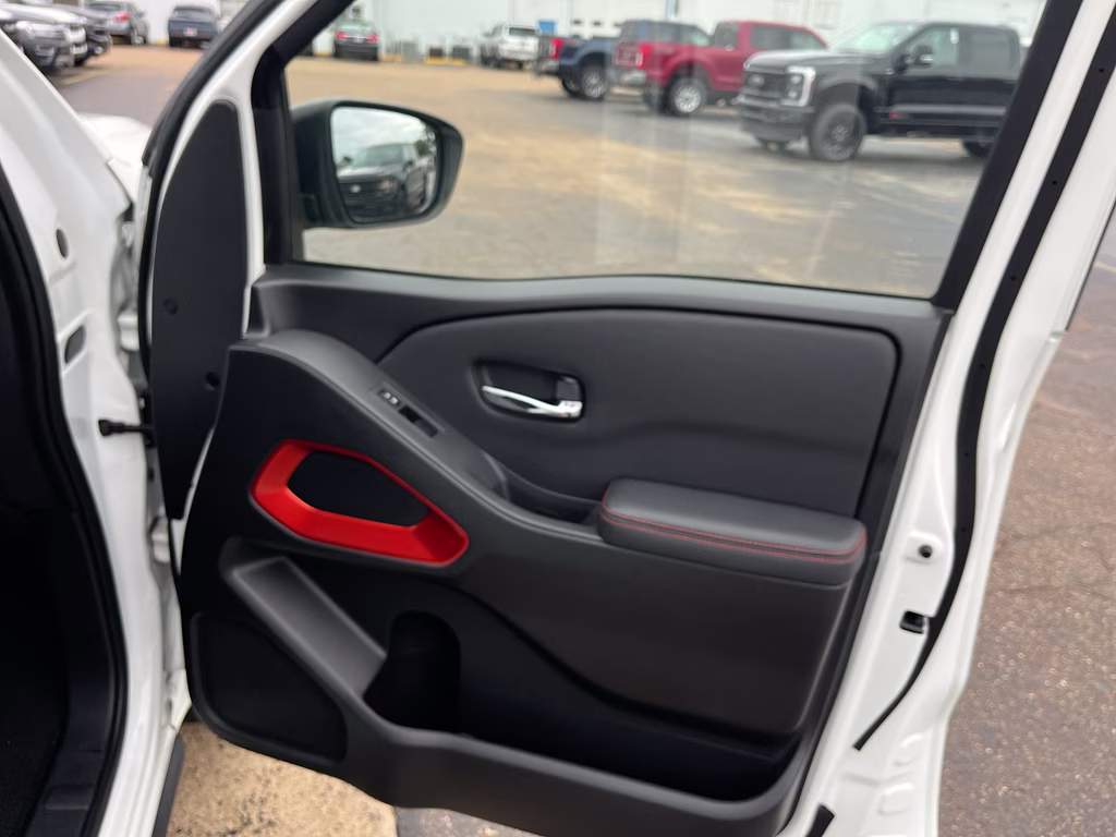 2022 Glacier White Nissan Frontier PRO-X RWD Truck