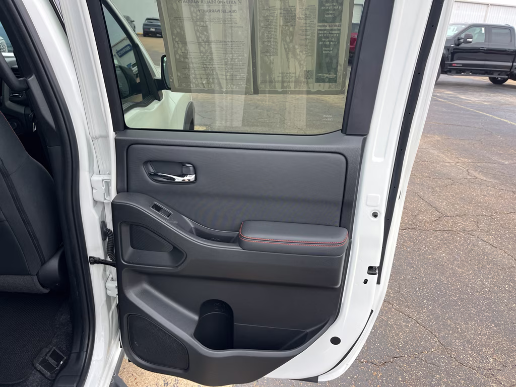 2022 Glacier White Nissan Frontier PRO-X RWD Truck