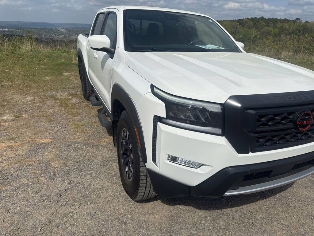 2022 Glacier White Nissan Frontier PRO-X RWD Truck