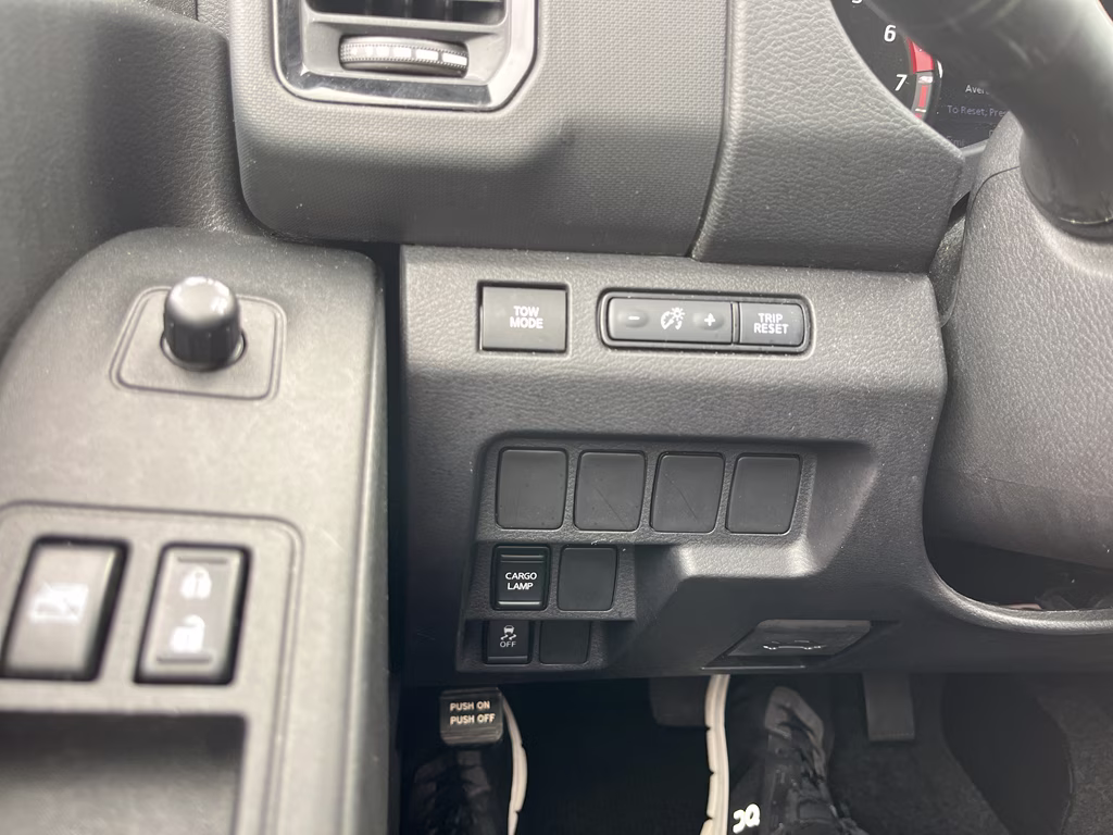 2022 Glacier White Nissan Frontier PRO-X RWD Truck